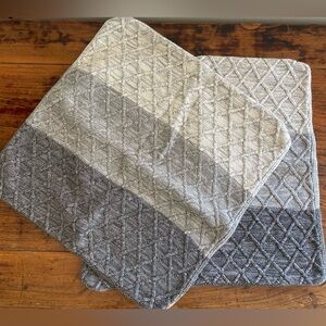 2 Cotton Pillowcases‎